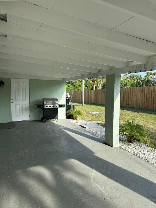 Foto del edificio - 4815 NE Savannah Rd