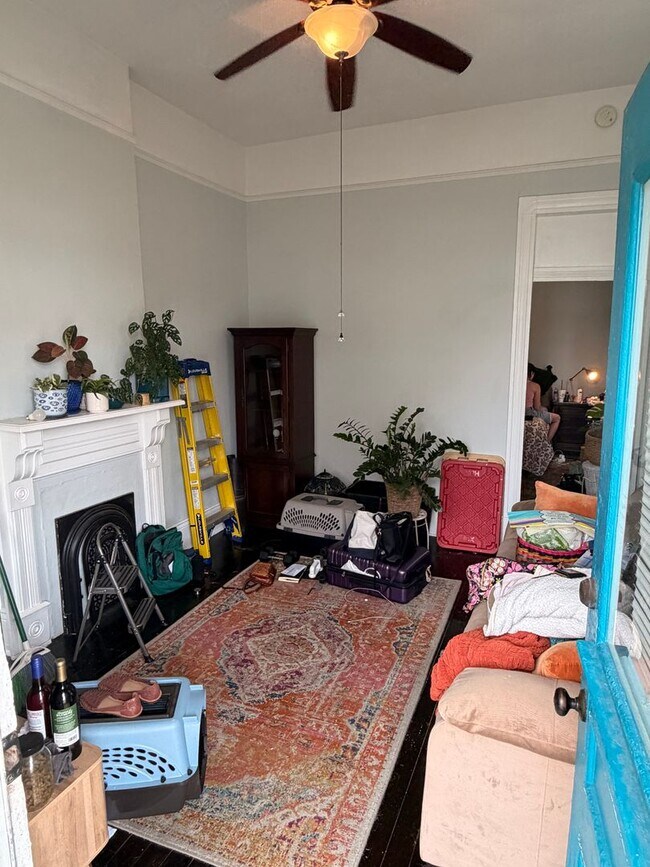 Building Photo - Spacious 1BD Shotgun, Uptown with Backyard!