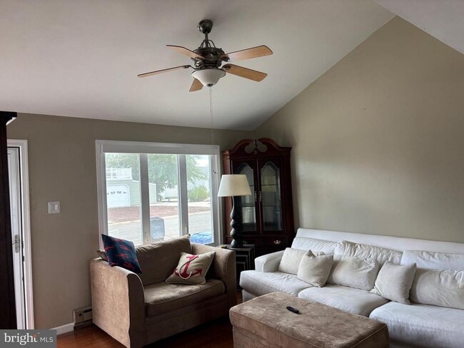 Building Photo - 156 Rodman Dr