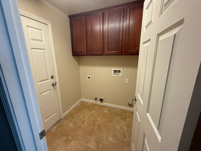 Building Photo - 13325 Boyd Lake Dr