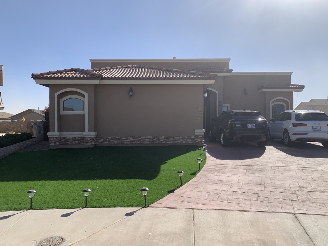 Foto principal - 2600 Snowy Rock Pl