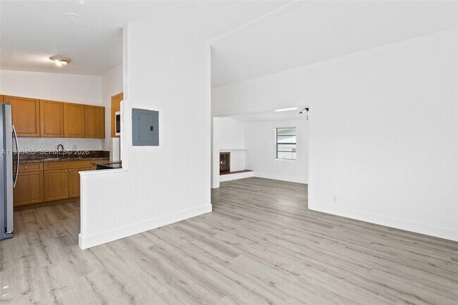 Foto del edificio - 1557 NW 15th Ave