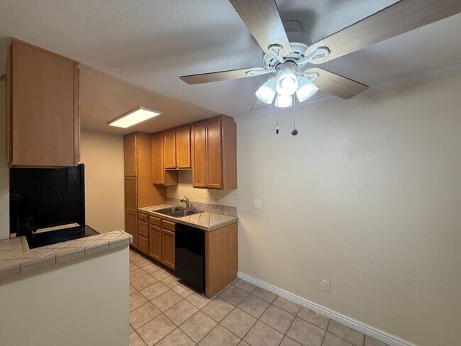 Foto del edificio - 5425 Lake Murray Blvd