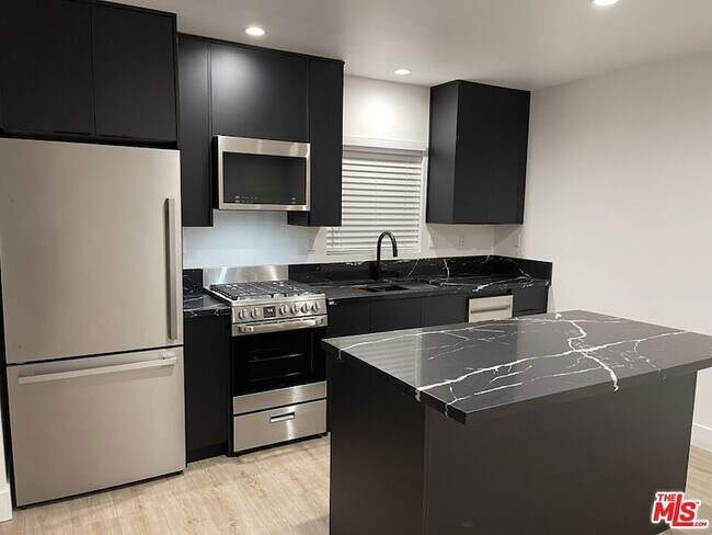 Foto del edificio - 9504 Gothic Ave