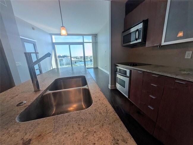 Building Photo - 912 Channelside Dr