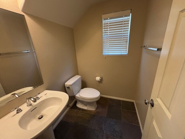 Building Photo - 3-Bedroom Townhome with Community Pool & S...