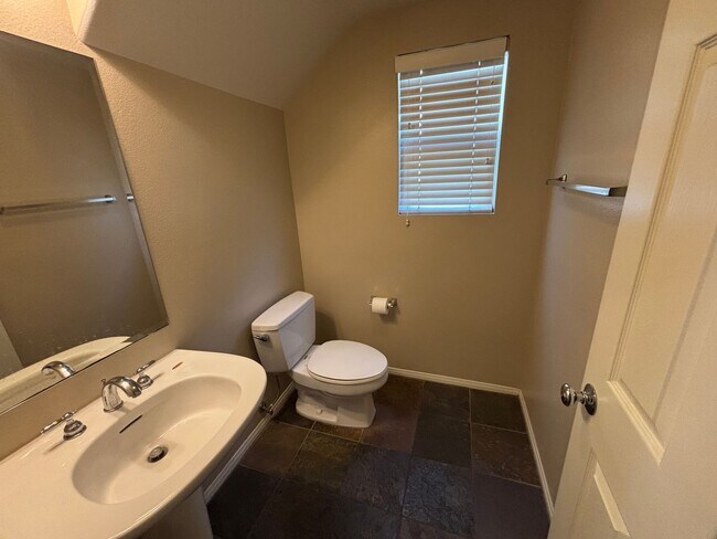 Foto del edificio - 3-Bedroom Townhome with Community Pool & S...