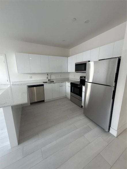Foto del edificio - 1091 E 17th St