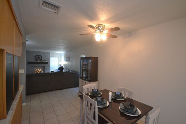 Foto del edificio - 3 bedroom, Fully Furnished Home