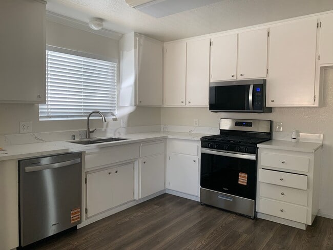 Foto del edificio - 3 Bed 2 bath House in City of Tehachapi!
