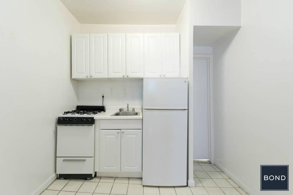 Building Photo - 340 E 53rd St