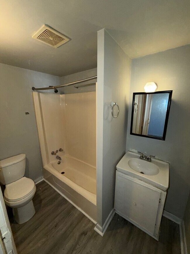 Foto del edificio - 313 E Franklin St