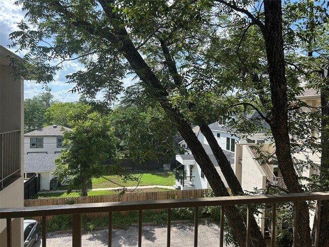 Foto del edificio - 409 E 38th St