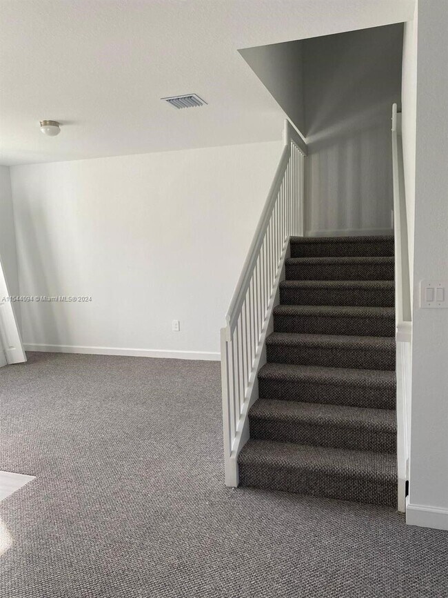 Foto del edificio - 388 NW 12th Pl