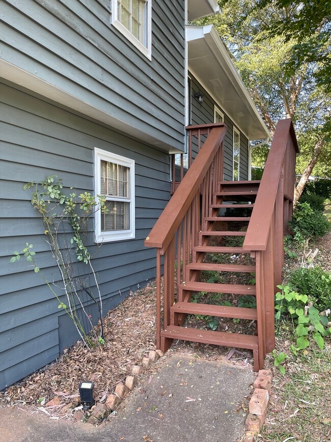 Building Photo - 520 Freestone Dr