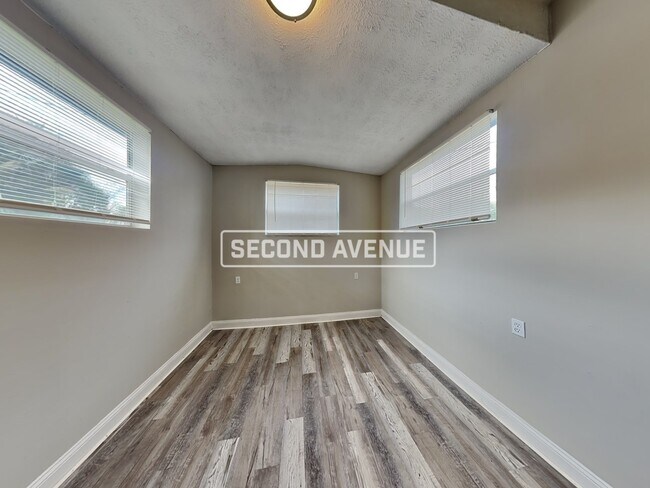 Building Photo - 4144 Katanga Dr N