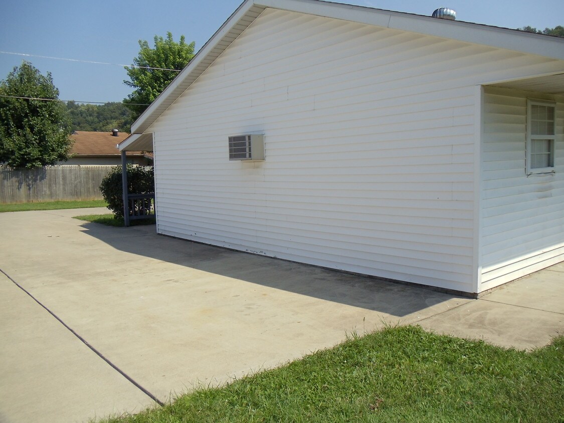 40 Township Rd 1366 Unit B, South Point, OH 45680 Apartments in South