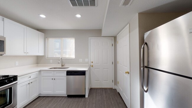 Kitchen - 475 N Redwood Rd