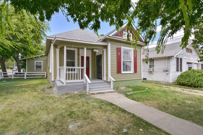 Building Photo - Nice Historic Home Near  Downtown