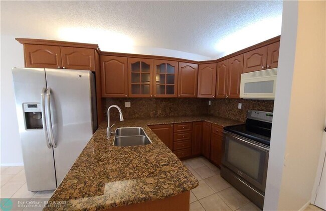 Foto del edificio - 2701 Riverside Dr