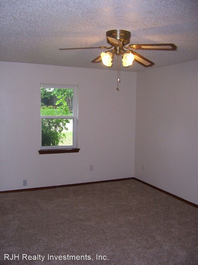 Building Photo - 3 br, 2 bath House - 305 Woodside Dr.