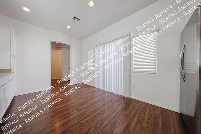 Foto del edificio - 4714 E Laurel Ave