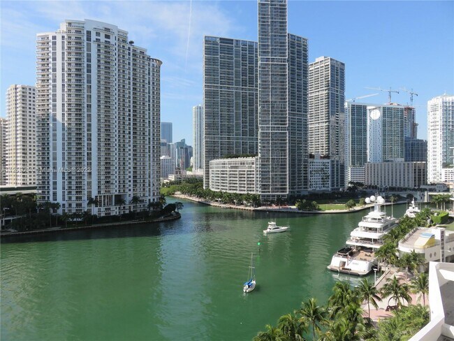 Foto del edificio - 325 S Biscayne Blvd