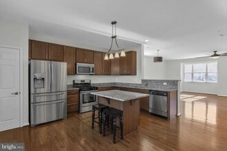 Building Photo - 592 Burr Oak Ct