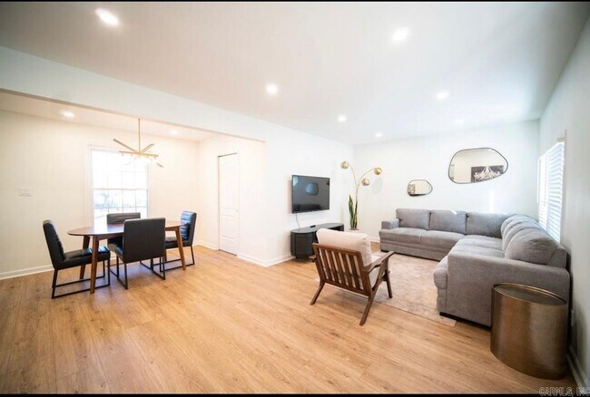 Foto del edificio - 700 N Tyler St
