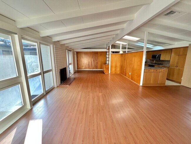 Building Photo - Cliff May Designed Rancho Estates House