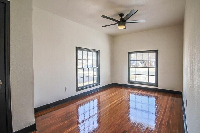 Foto del edificio - PRE LEASING for fall 2026! 4/2 in heart of Lubbock!