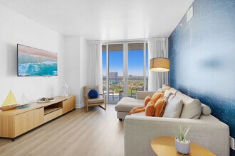 Building Photo - 2602 E Hallandale Beach Blvd