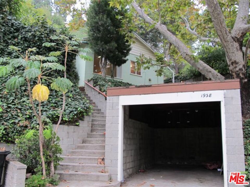 Foto principal - 1938 N Beverly Glen Blvd