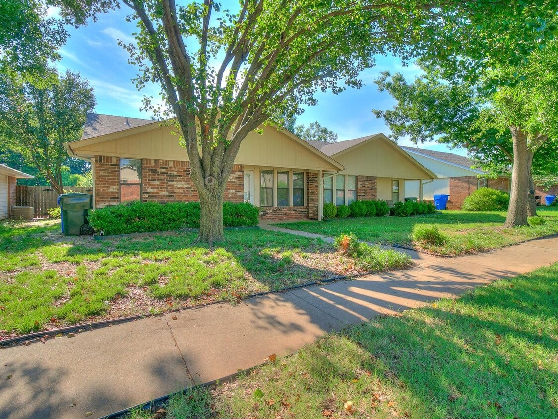 Primary Photo - Adorable duplex in Norman