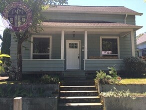 Building Photo - 1554 SE Marion St