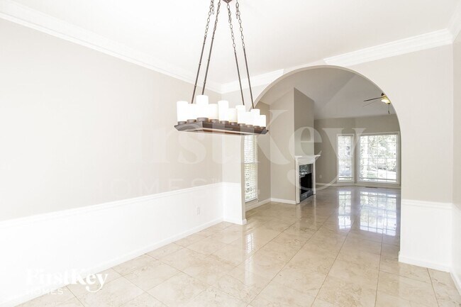 Foto del edificio - 224 Tennis Ct Ln