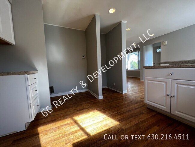 Building Photo - ***DETACHED BRICK RANCH / 3 BDRM / 2 BTH /...