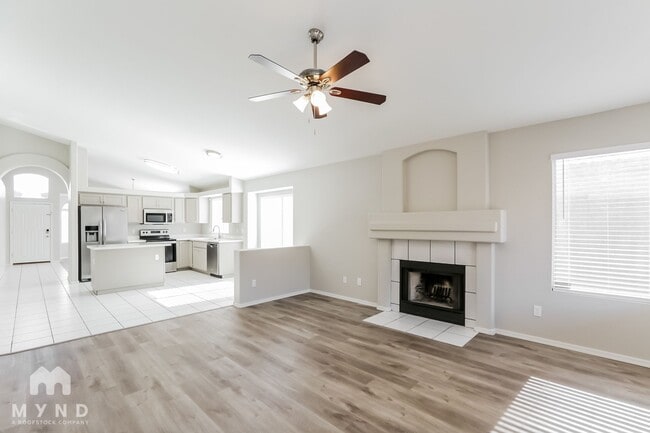 Building Photo - 1045 W Todd Dr