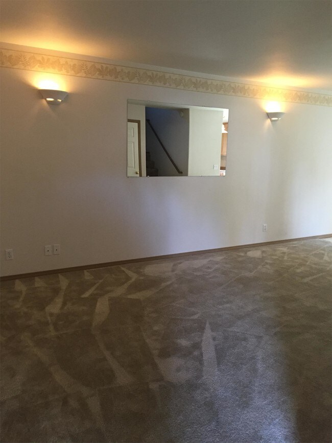 Building Photo - 671 NW Paragon Pl