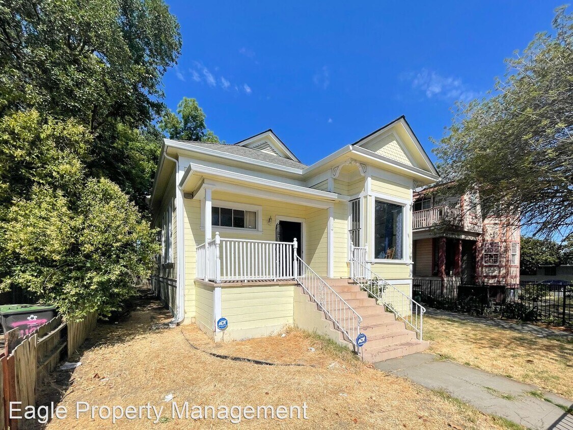 Primary Photo - 3 br, 1 bath House - 1135 N. Center St