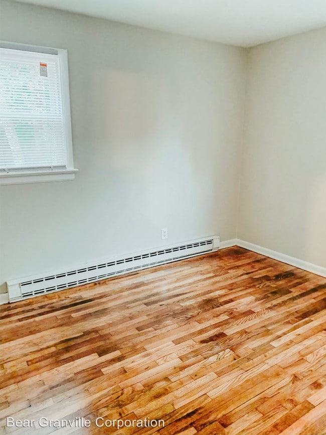 Building Photo - 3 br, 1 bath House - 12 E 34th St