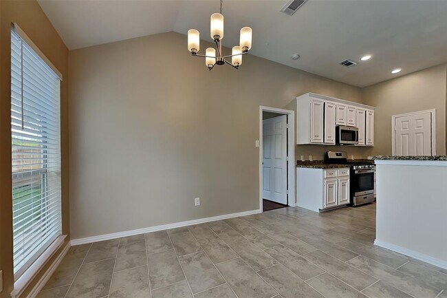 Building Photo - 3607 Kennedy Dr