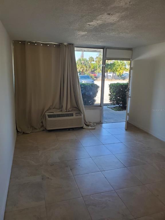 Foto del edificio - 7900 S Orange Blossom Trail