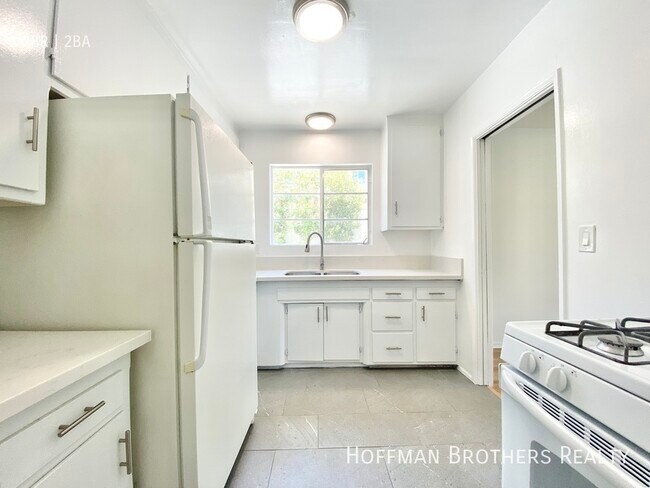 Foto del edificio - 1433 Hayworth Ave