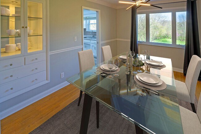 Foto del edificio - Beautiful, one of a kind property on four ...