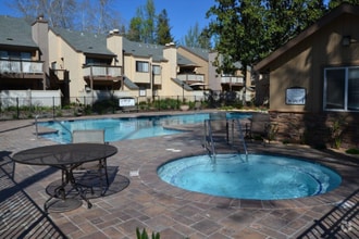 Building Photo - 508 Woodside Oaks