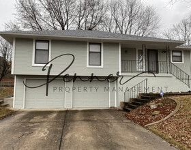 Building Photo - 2701 S Coachman Dr