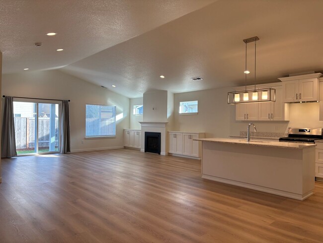 Foto del edificio - Brand New Three Bedroom Home in Dallas!