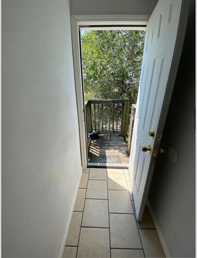 Foto del edificio - 2BD/1BA Upper Level Duplex