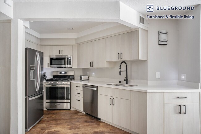 Foto del edificio - 7660 Beverly Blvd